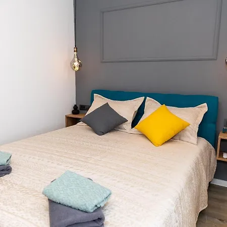 Hanka - Great Location & Parking Spot *
