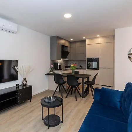 Hanka - Great Location & Parking Spot Crikvenica