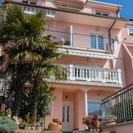 Hanka - Great Location & Parking Spot Apartman