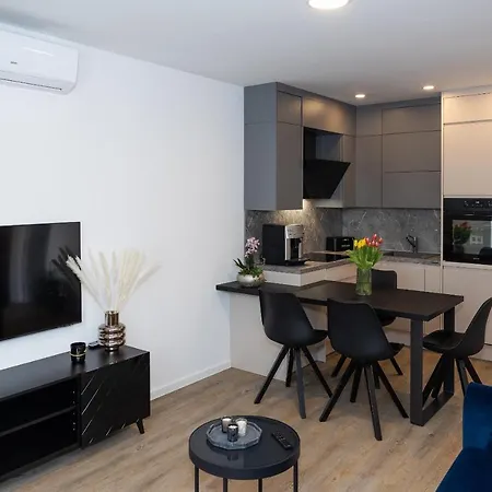 Hanka - Great Location & Parking Spot Apartman *